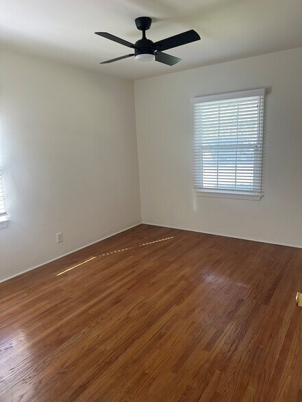 Building Photo - 229 N Griffith Park Dr