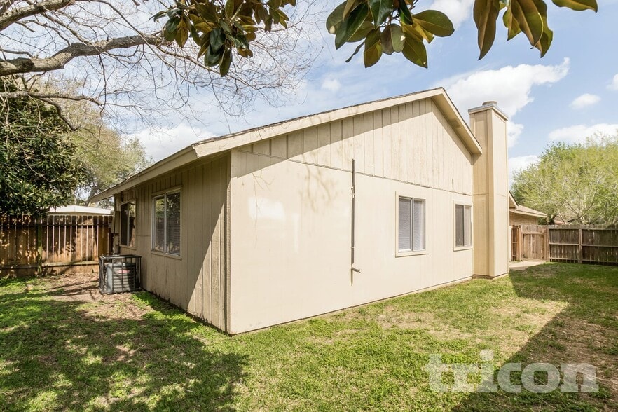 Building Photo - 6329 Porterway Dr