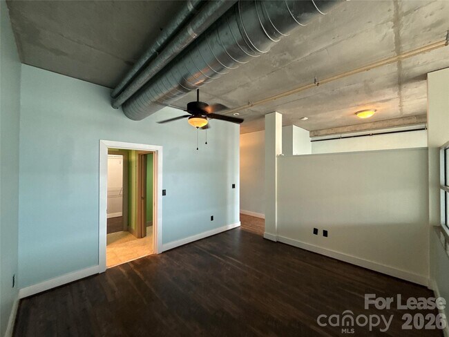 Building Photo - 505 E 6th St