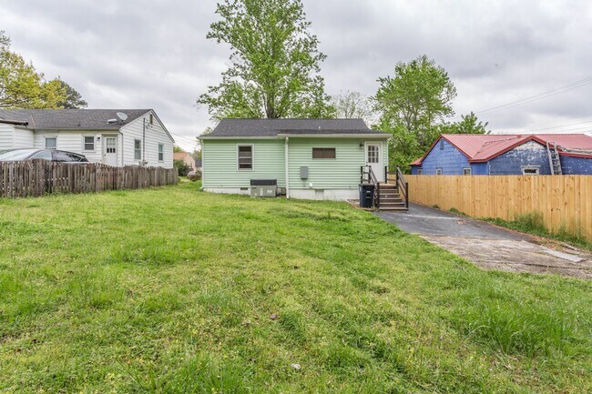 Building Photo - Single Level 3 Bedroom Home in East Ridge!