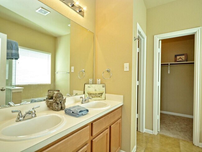 Building Photo - 1413 Short Horn Cove