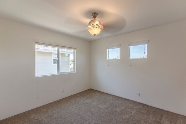 Building Photo - Stunning 4 Bedroom with 3 Bathroom Home in...