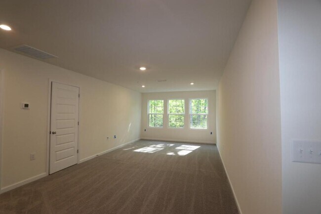 Building Photo - 1204 Grenshaw Dr