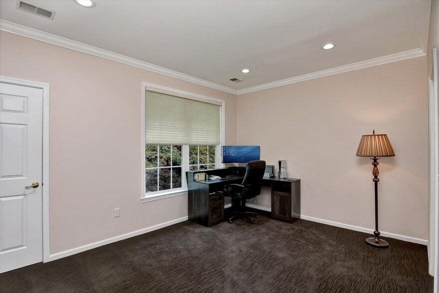 Building Photo - 594 Saint Andrews Pl