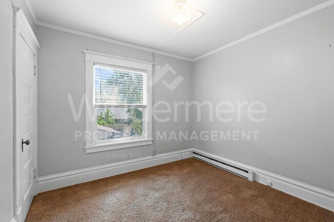 Building Photo - 1321 W 11th Ave