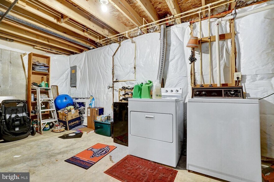 Building Photo - 6212 Adelay Ct W