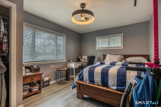 Building Photo - 56 Linden St