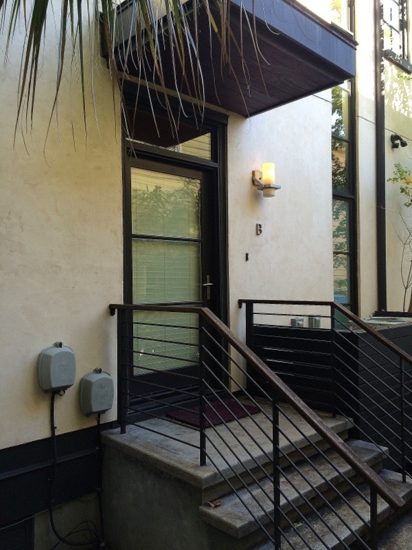 Building Photo - Luxury Unit in Trendy Midtown, Off-Street Parking, Walk to Upper King!