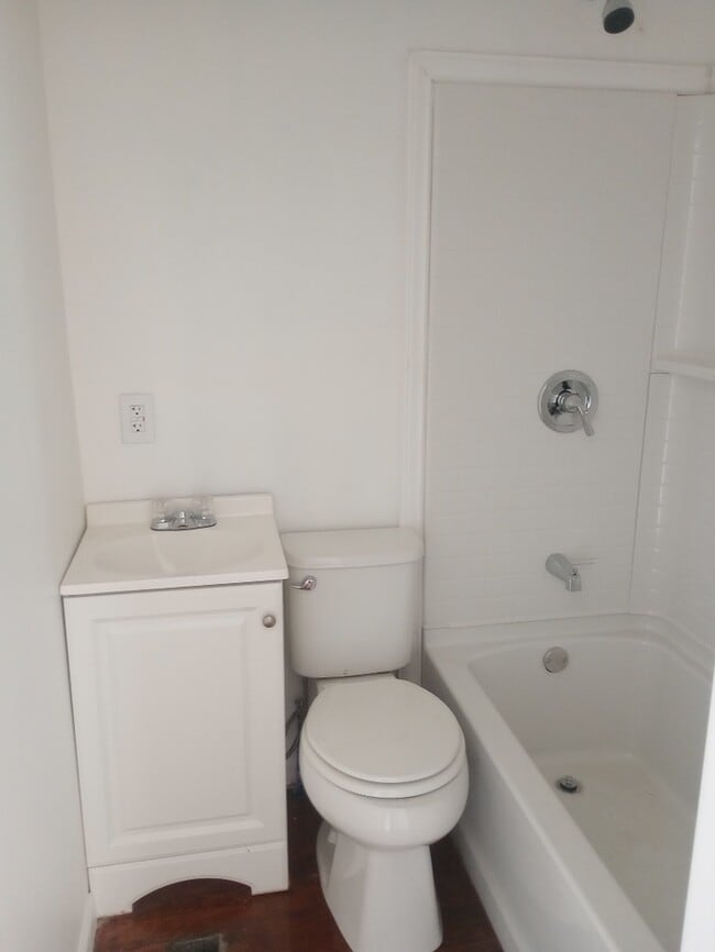 Building Photo - 2 Bedroom 2 Bathroom