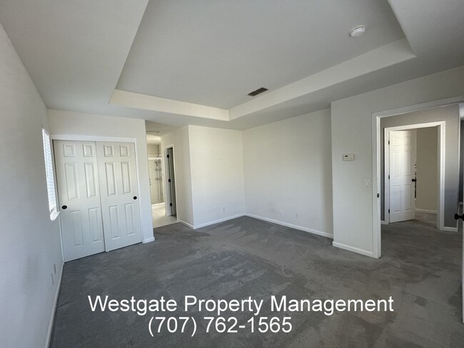 Building Photo - 1453 Woodside Cir