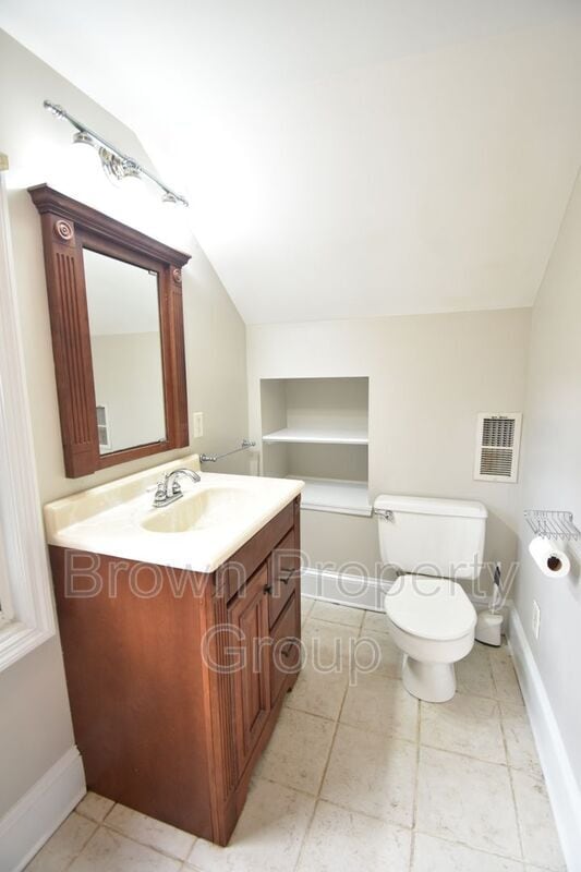 Building Photo - 702 Poole Dr