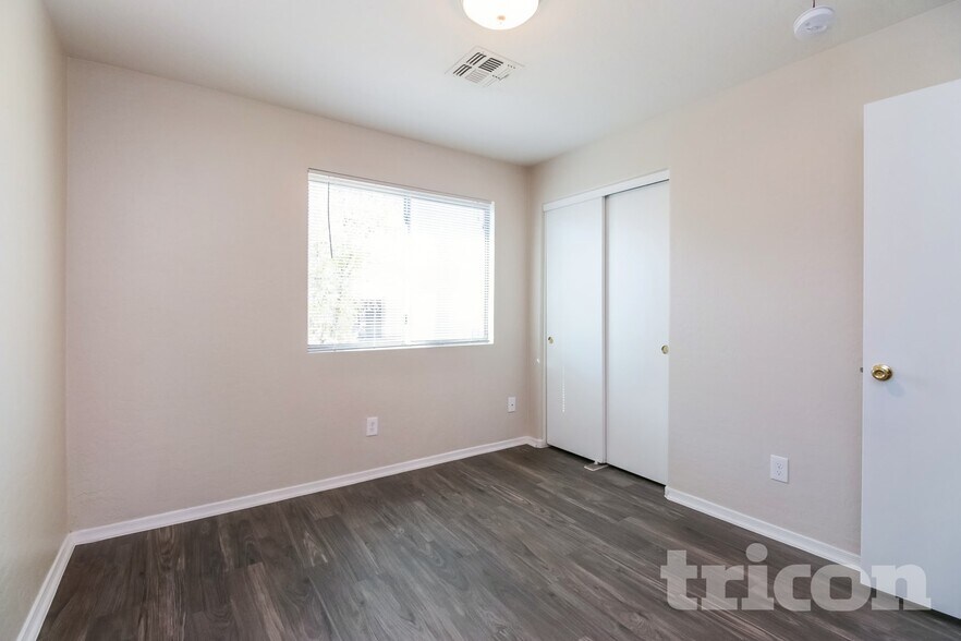 Building Photo - 1602 S 65th Glen