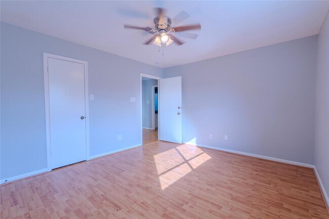 Building Photo - 16227 Southampton Dr