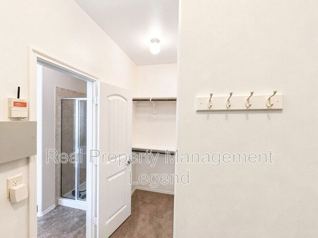Building Photo - 9929 Pronghorn Rd