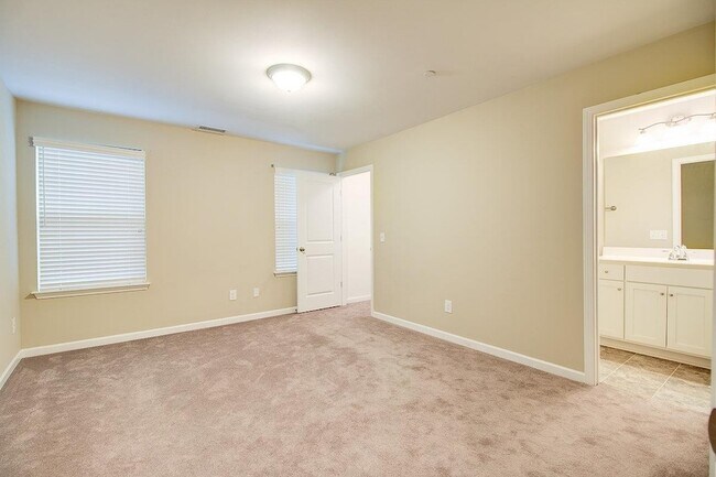Building Photo - 95 Plumlee Dr