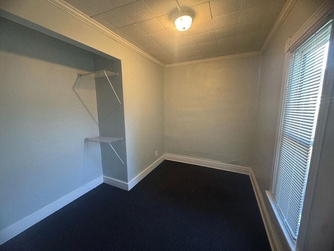 Building Photo - Charming Two-Bedroom Home Awaits!