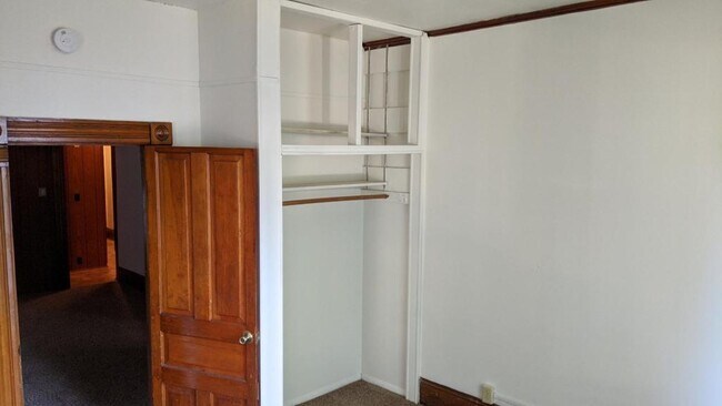 Building Photo - 904 Vine St