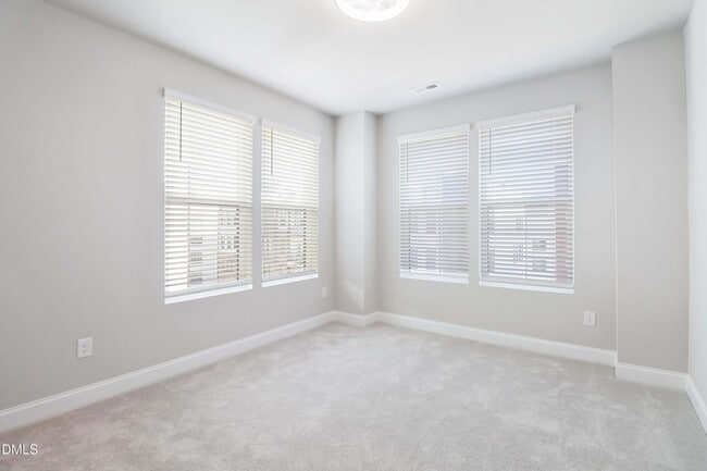 Building Photo - 1247 Shaw View Aly