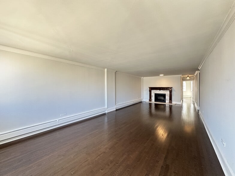 Building Photo - 1335 N Dearborn St