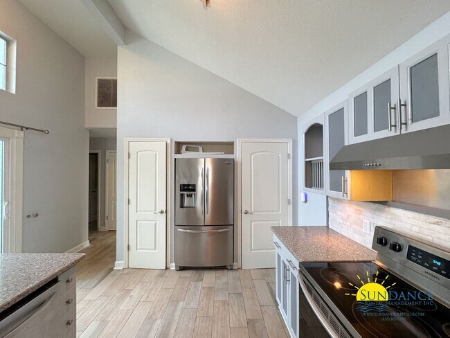Building Photo - 3-Bedroom Home in Destin with Solar Power ...
