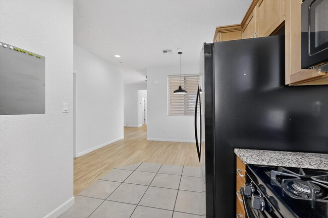 Building Photo - 4 Avenida Vista Esquisita