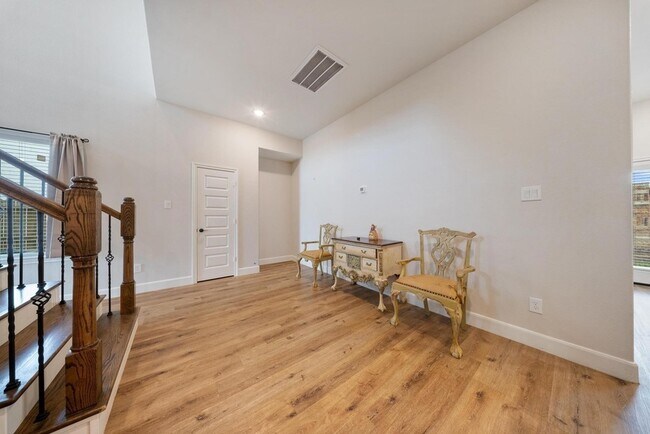 Building Photo - 2019 Olivos St
