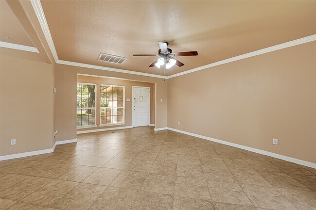 Building Photo - 7323 Log View Dr