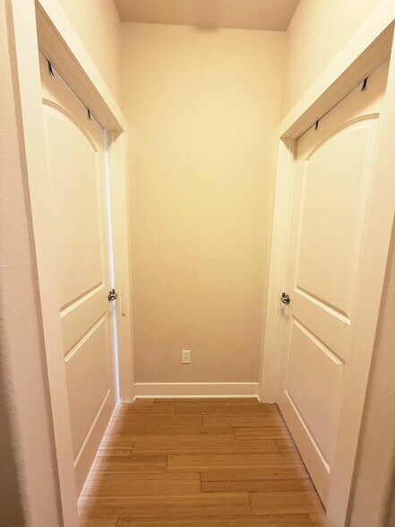 Building Photo - 13420 Lyndhurst St