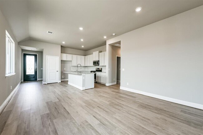 Building Photo - 745 Lake Lacosta Dr