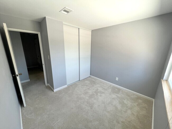 Building Photo - 2504 Edward Ln