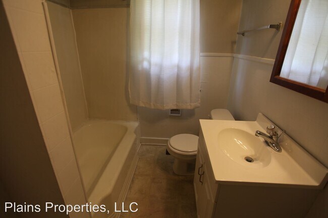 Building Photo - 1100 Lakeview Dr