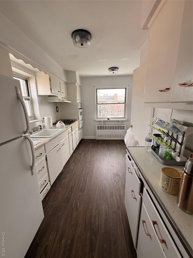 Building Photo - 61-12 70th St