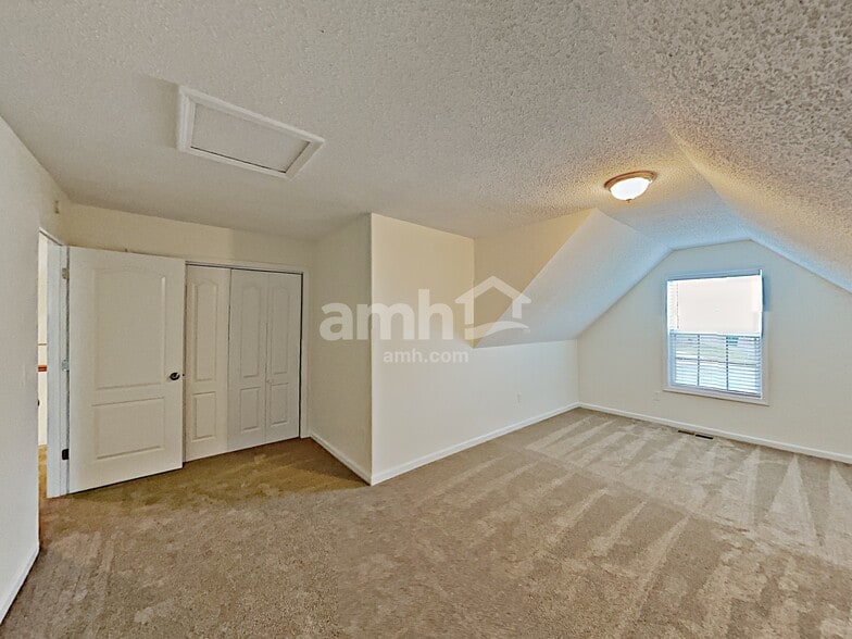 Building Photo - 1086 Berkley Dr SE