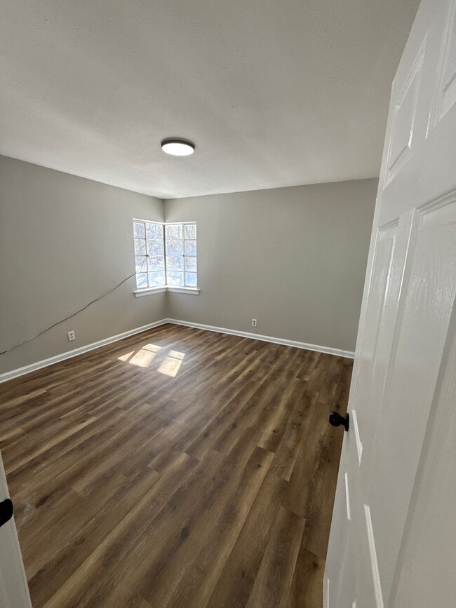 Building Photo - 1130 Warren St