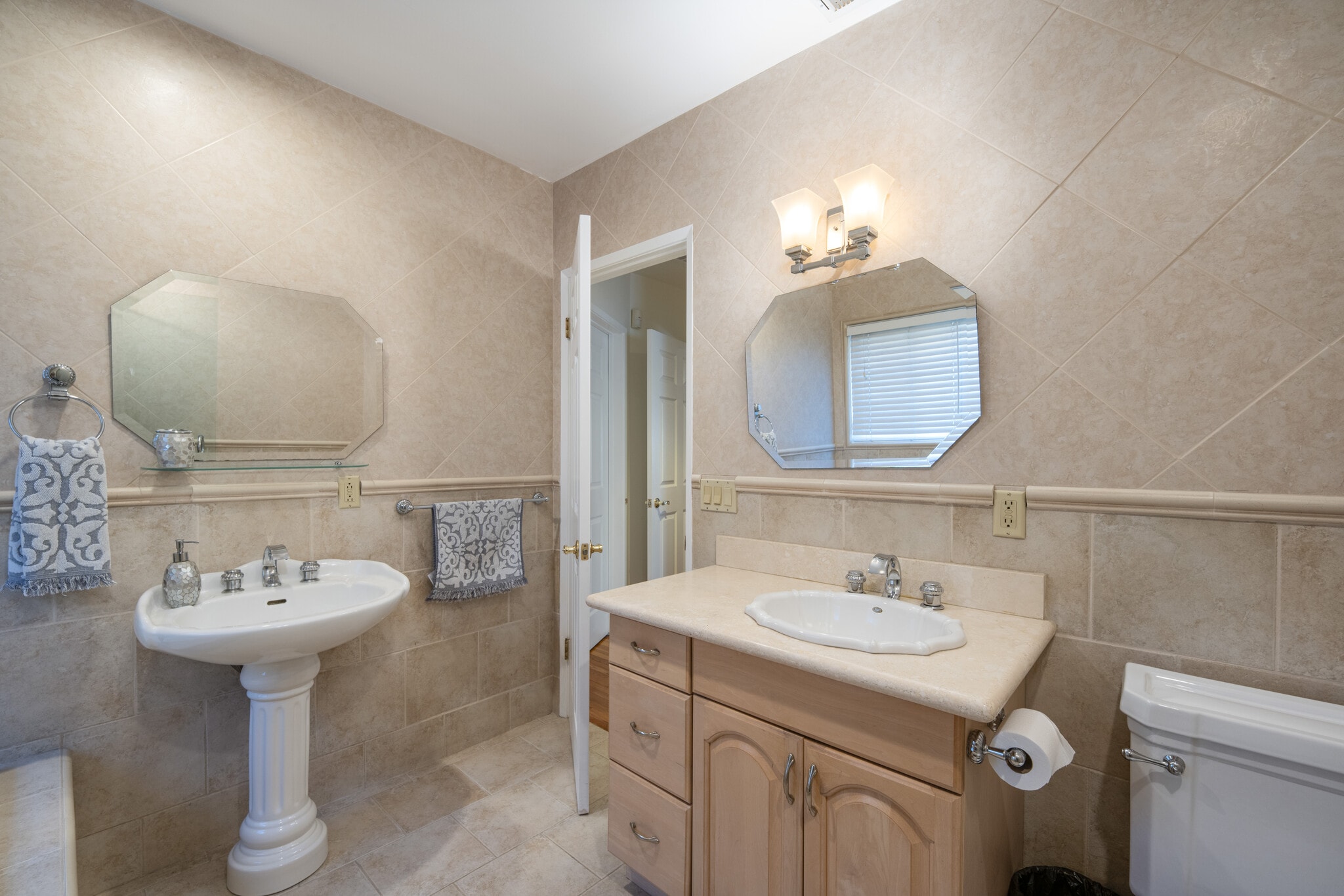 Building Photo - 14024 Cantlay St