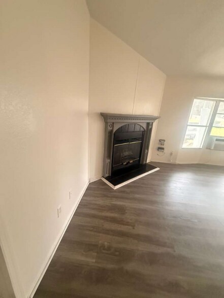 Building Photo - 430 Westchase St