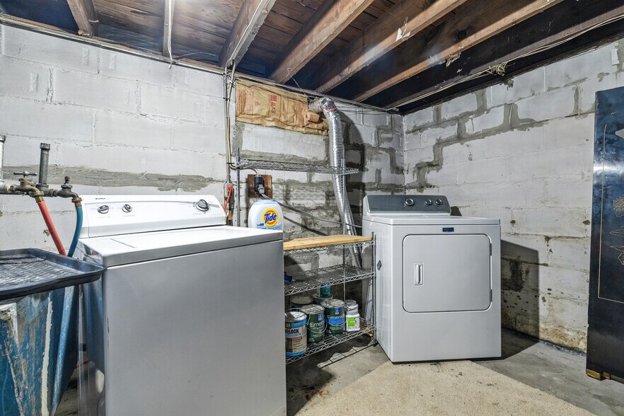 Building Photo - 903 E 51st St