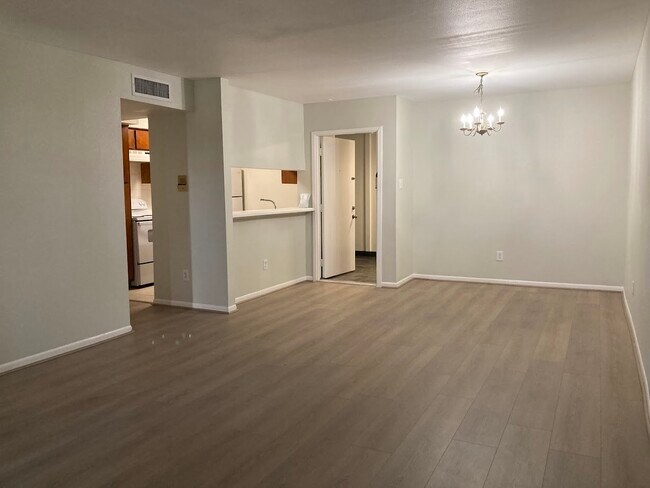 Building Photo - 3075 Walnut Bend Ln