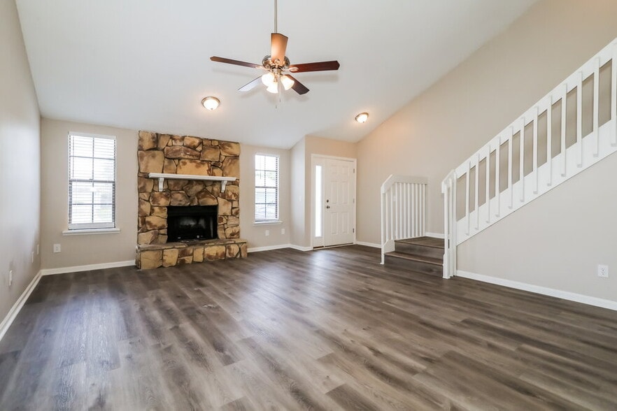 Building Photo - 4564 Cinderbed Dr