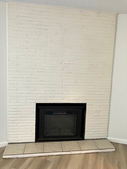 Fireplace with electric insert - 3022 SW 12th Ave