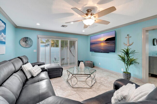 Building Photo - 310 Gulfstream Dr