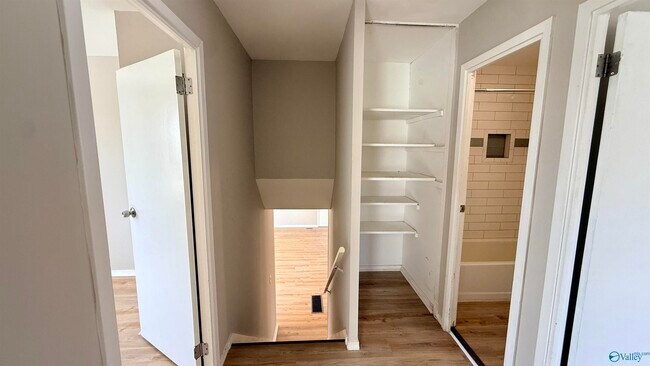 Building Photo - 2004 Chambers Dr NE