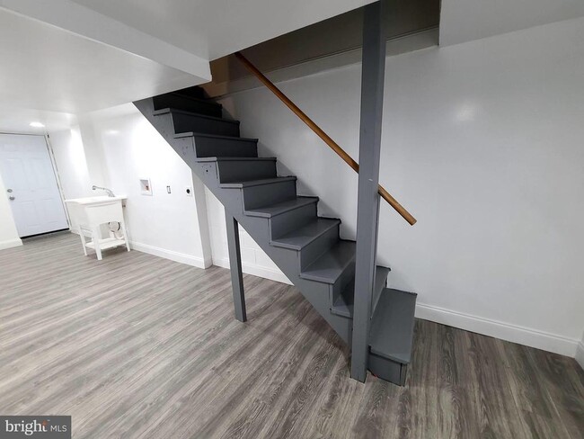 Building Photo - 4715 Dartford Ave