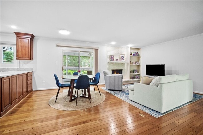 Building Photo - Spacious Ranch in Des Peres