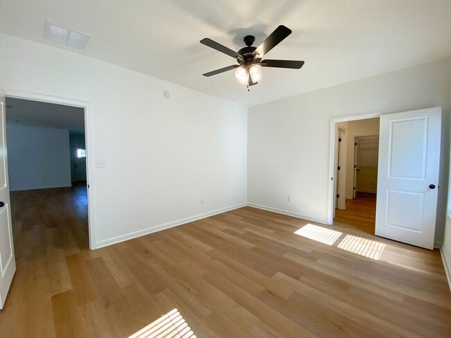 Building Photo - 4 bedroom, 2 bathroom near Brighton Middle...