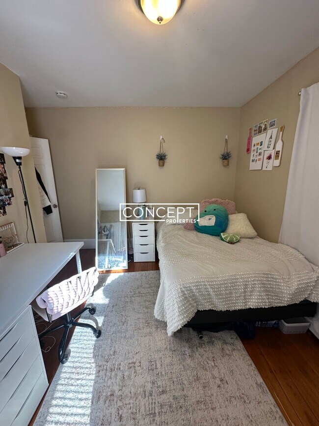 Building Photo - 44A Hillside St. Unit 1