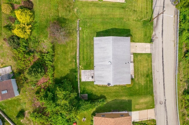 Building Photo - AVAILABLE OCT 1ST!! GORGEOUS 2 BEDROOM IN ...