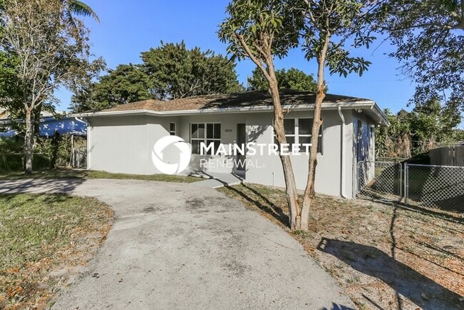 Primary Photo - 3 Bedroom Pet-Friendly Home in Hollywood, ...