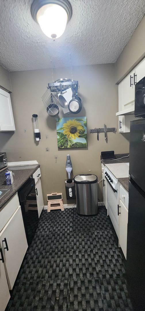 Building Photo - First two weeks for approved applicant.