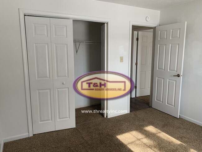 Building Photo - Lovely Pike Township Ranch!